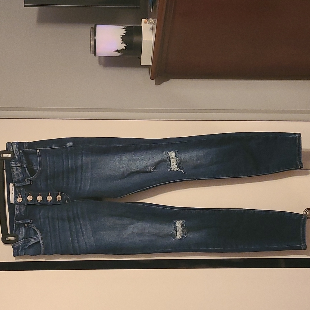 Kancan, size 9, distressed jeans, stretch